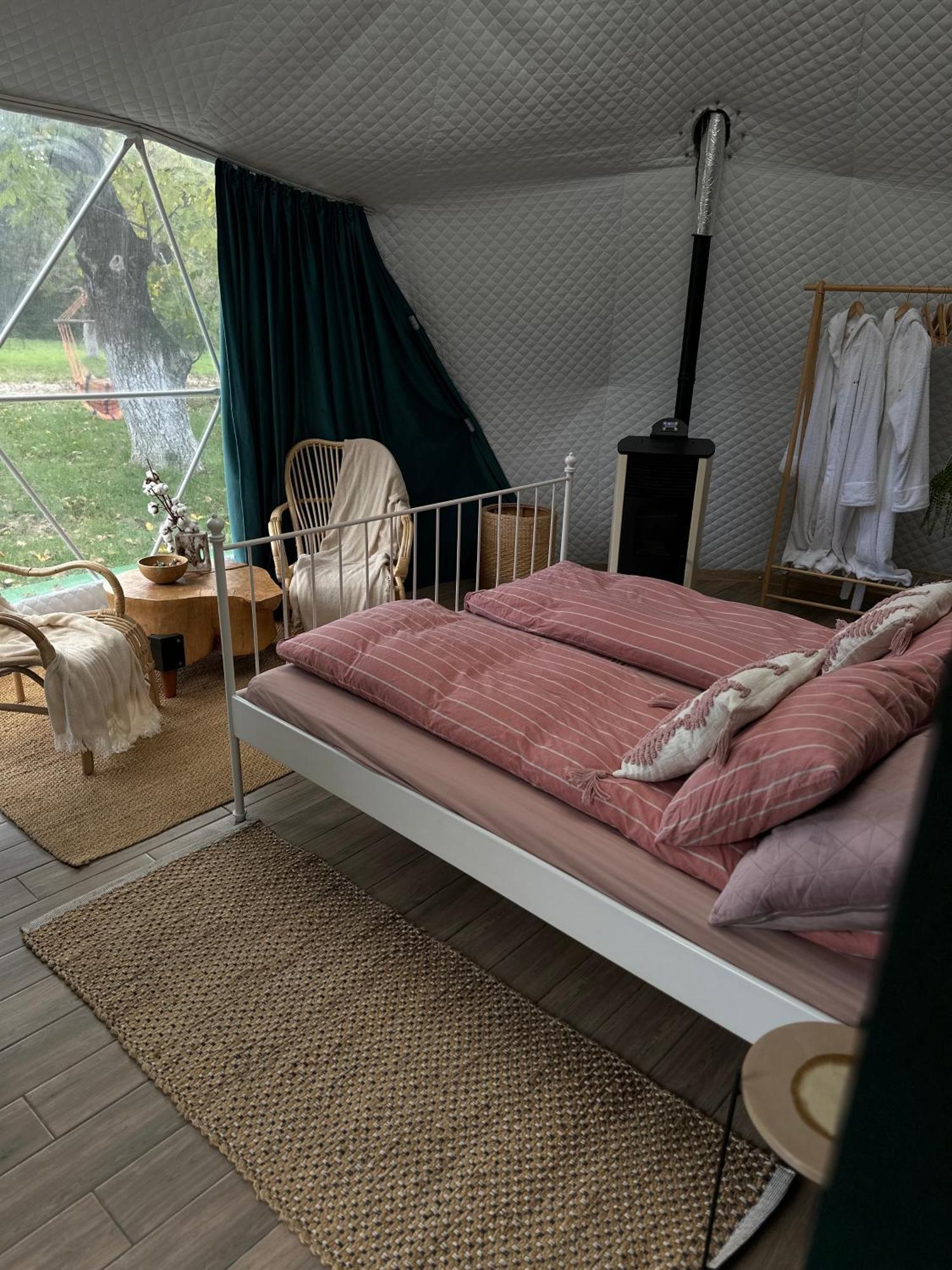 Hotel The Frog Glamping Horezu Exterior foto